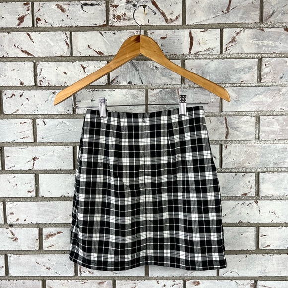 Brandy Melville | Black and White Plaid Mini Skirt - Picture 6 of 9